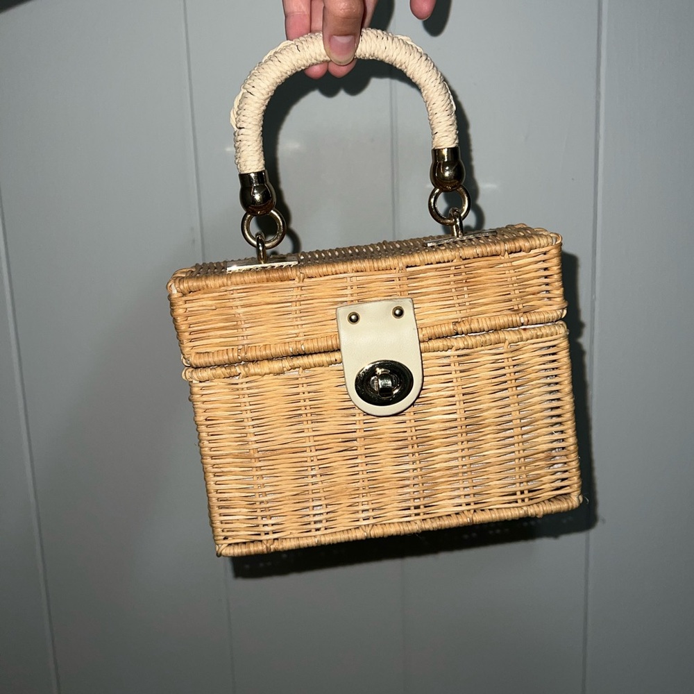 SOLD (not available) Wicker/Straw Purse